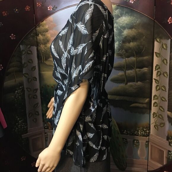 Black Blouse with Gray Palm Leaves & Faint Pleats - Picture 5 of 10